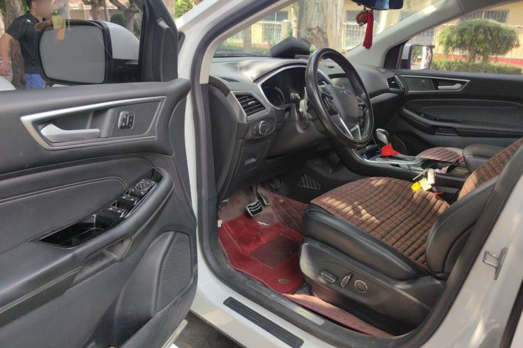 Used Ford Edge 2018 EcoBoost 245 Four-Wheel Drive Titanium 7-Seater Driver Seat