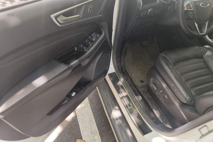 Used Ford Edge 2018 EcoBoost 245 Two-Wheel-Drive Titanium 7-Seater China V Standard Driver Seat