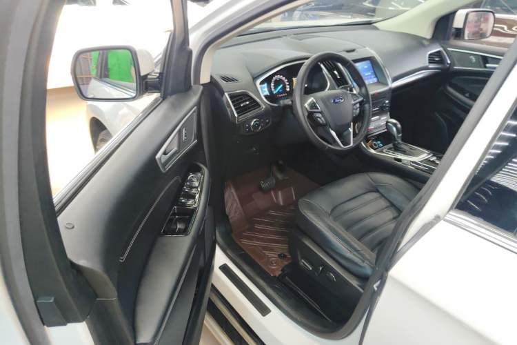 Used Ford Edge 2018 EcoBoost 245 Four-Wheel Drive Titanium 7-Seater Driver Seat