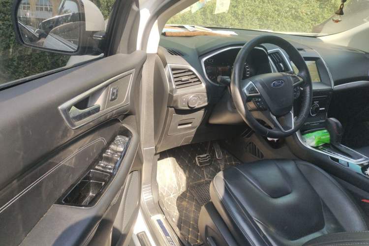 Used Ford Edge 2018 EcoBoost 245 Four-Wheel Drive Titanium 7-Seater Driver Seat