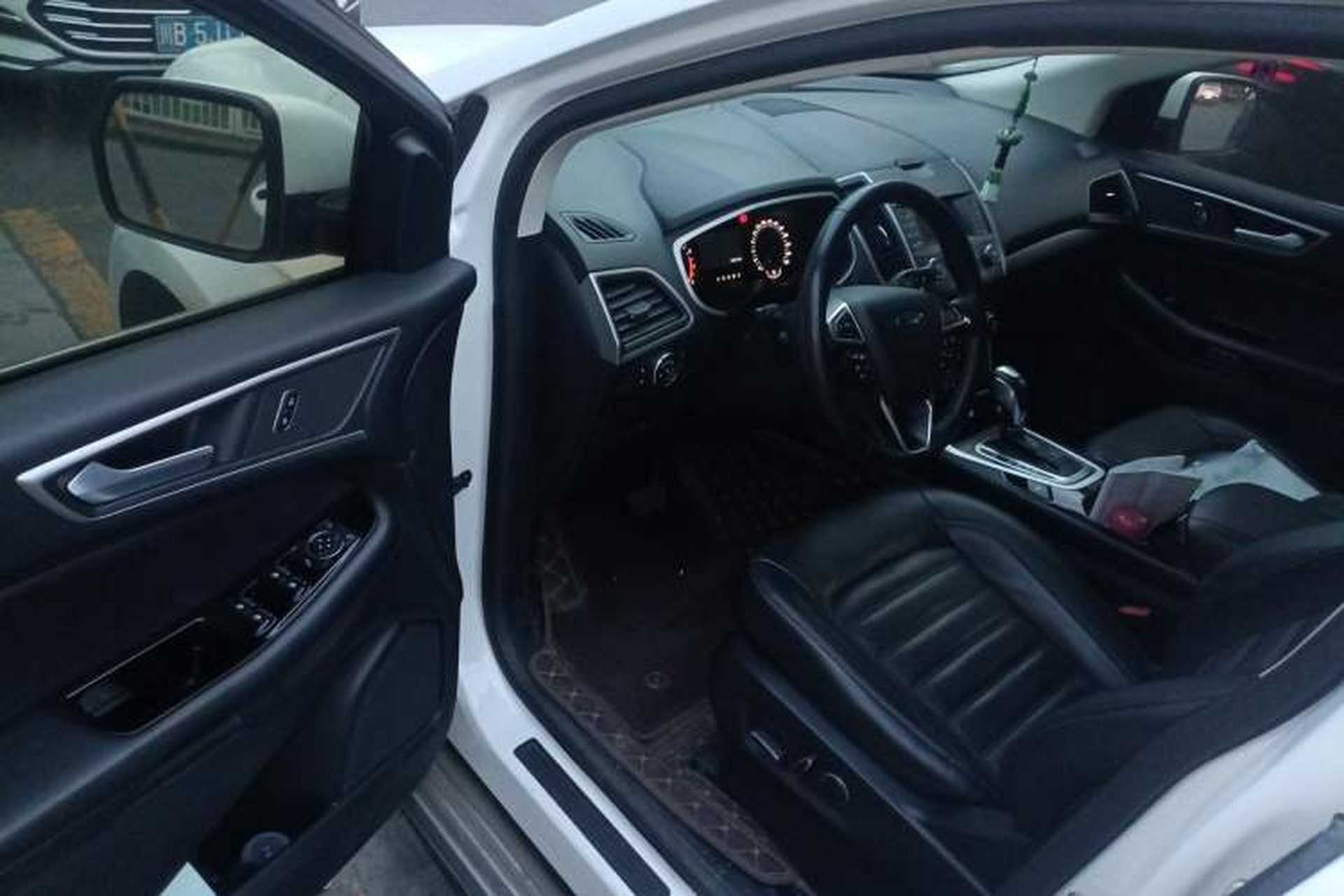 Used Ford Edge 2018 EcoBoost 245 Two-Wheel-Drive Platinum Edition 7-Seater China VI Standard Driver Seat