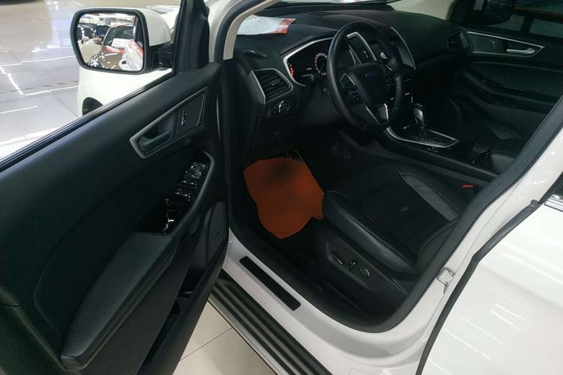 Used Ford Edge 2018 EcoBoost 245 Two-Wheel-Drive Platinum Edition 5 Seats Driver Seat