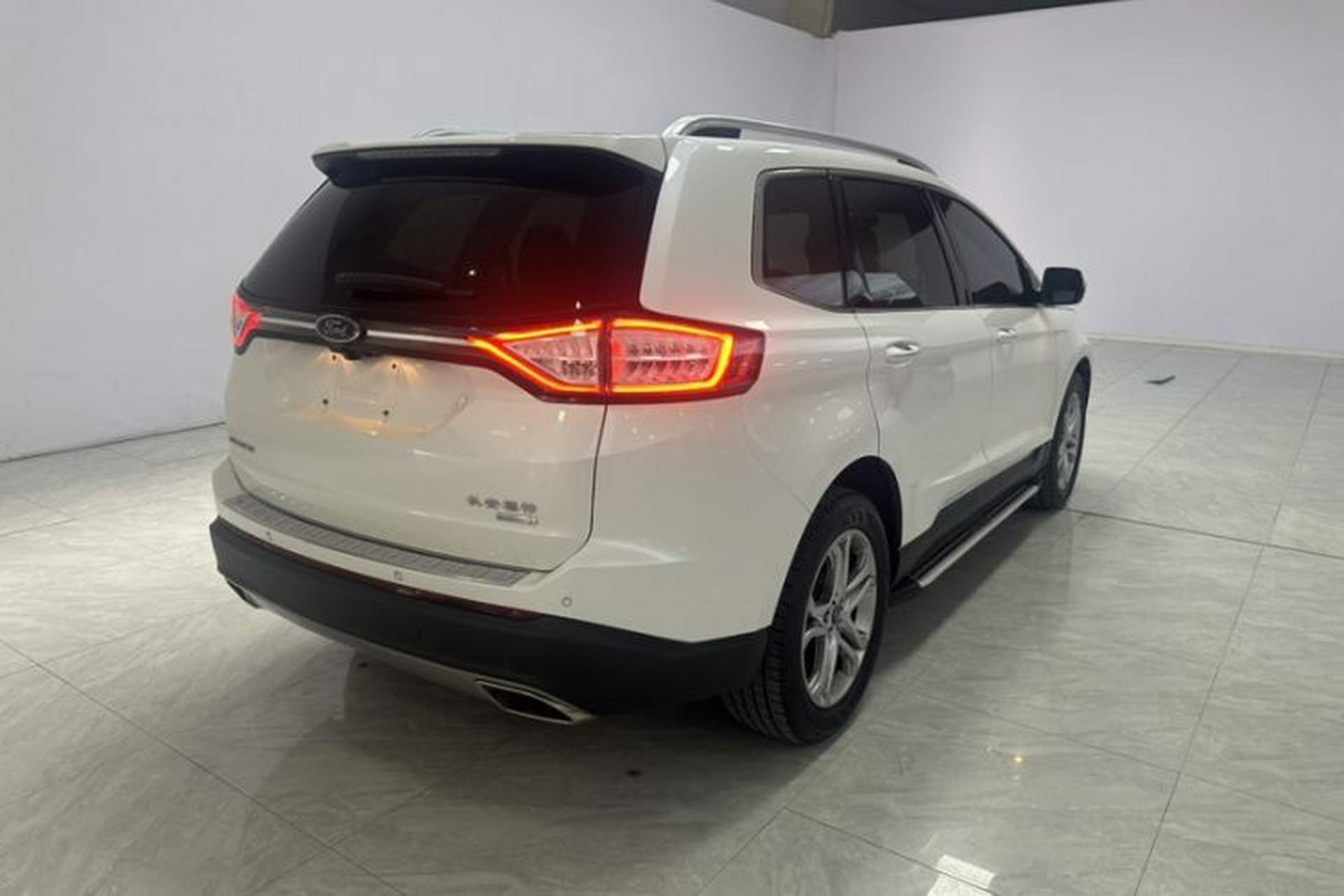 Used Ford Edge 2018 EcoBoost 245 Two-Wheel-Drive Titanium 7-Seater China V Standard Exterior 2
