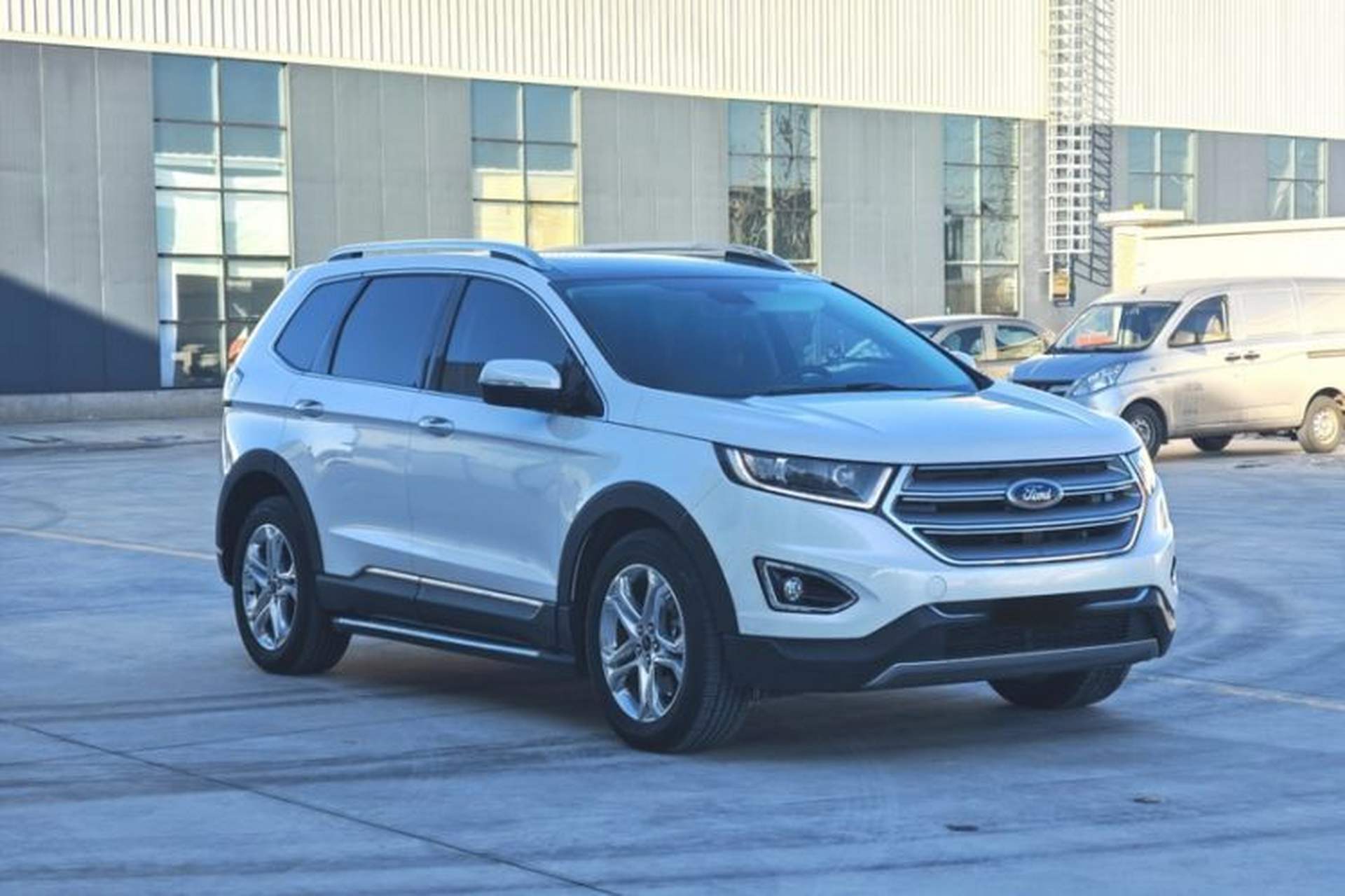 Used Ford Edge 2018 EcoBoost 245 Four-Wheel Drive Titanium 7-Seater Exterior 2