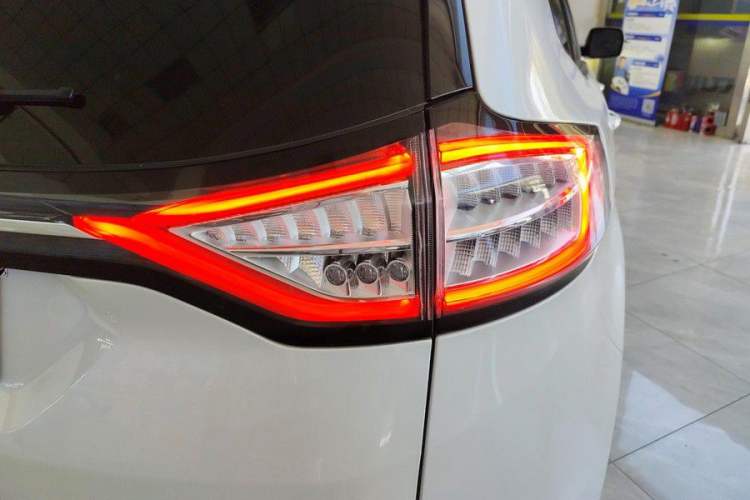 Used Ford Edge 2018 EcoBoost 245 Two-Wheel-Drive Titanium 7-Seater China V Standard Exterior 3