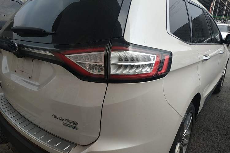Used Ford Edge 2018 EcoBoost 245 Four-Wheel Drive Titanium 7-Seater Exterior 3