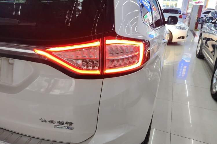 Used Ford Edge 2018 EcoBoost 245 Four-Wheel Drive Titanium 7-Seater Exterior 3