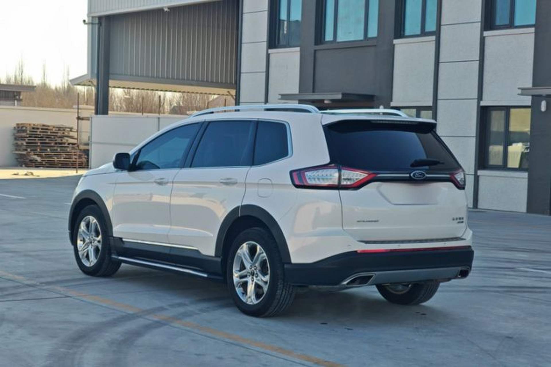 Used Ford Edge 2018 EcoBoost 245 Four-Wheel Drive Titanium 7-Seater Exterior 3