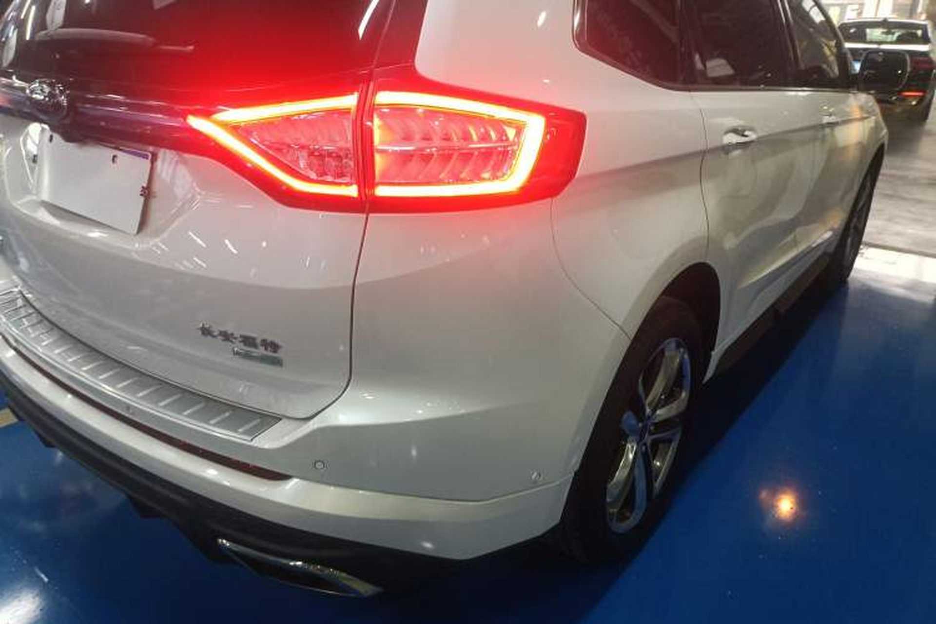 Used Ford Edge 2018 EcoBoost 245 Two-Wheel-Drive Sporty 7-Seater Exterior 3