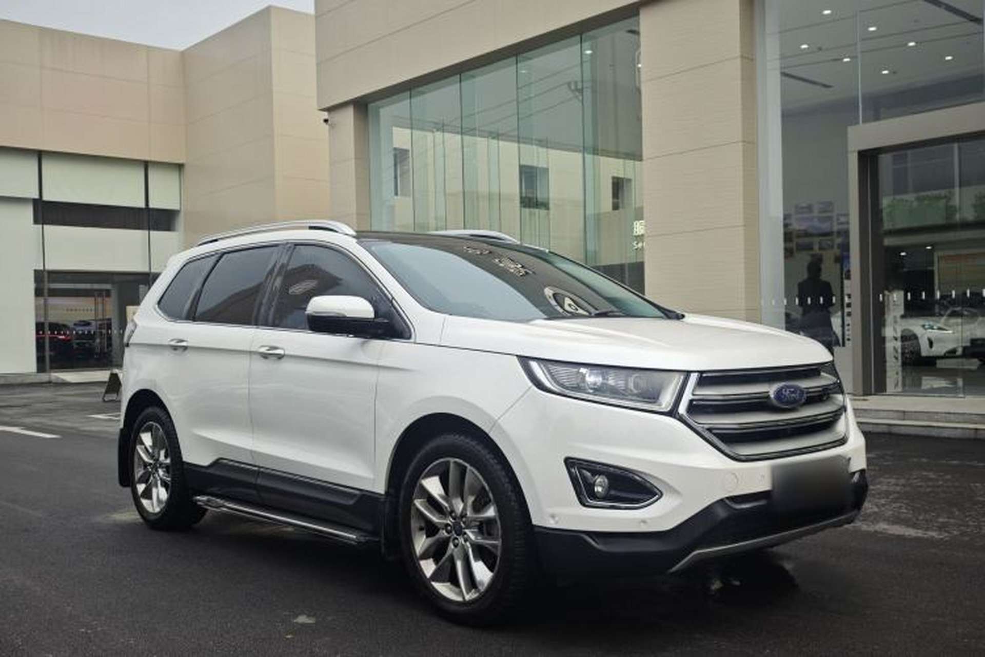Used Ford Edge 2018 EcoBoost 245 Four-Wheel Drive Titanium 7-Seater Exterior 4