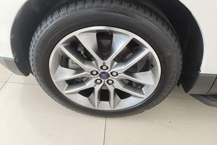 Used Ford Edge 2018 EcoBoost 245 Four-Wheel Drive Titanium 7-Seater Exterior 4