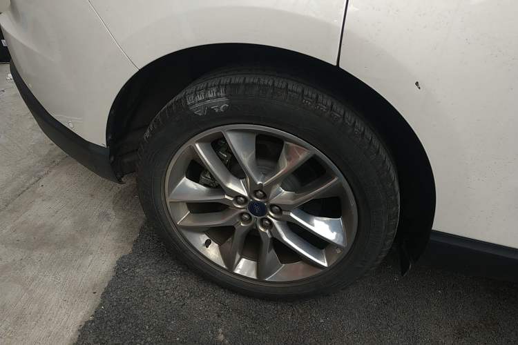 Used Ford Edge 2018 EcoBoost 245 Four-Wheel Drive Titanium 7-Seater Exterior 5