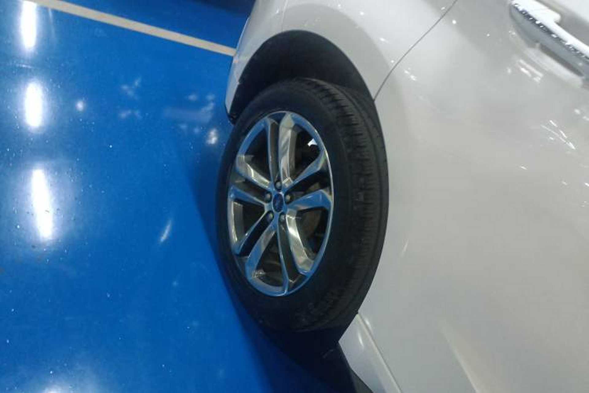 Used Ford Edge 2018 EcoBoost 245 Two-Wheel-Drive Sporty 7-Seater Exterior 5