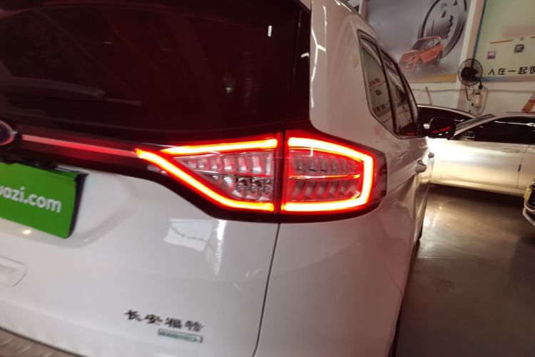 Used Ford Edge 2018 EcoBoost 245 Two-Wheel-Drive Platinum Edition 5 Seats Exterior 6