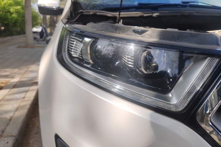 Used Ford Edge 2018 EcoBoost 245 Four-Wheel Drive Titanium 7-Seater Exterior 6