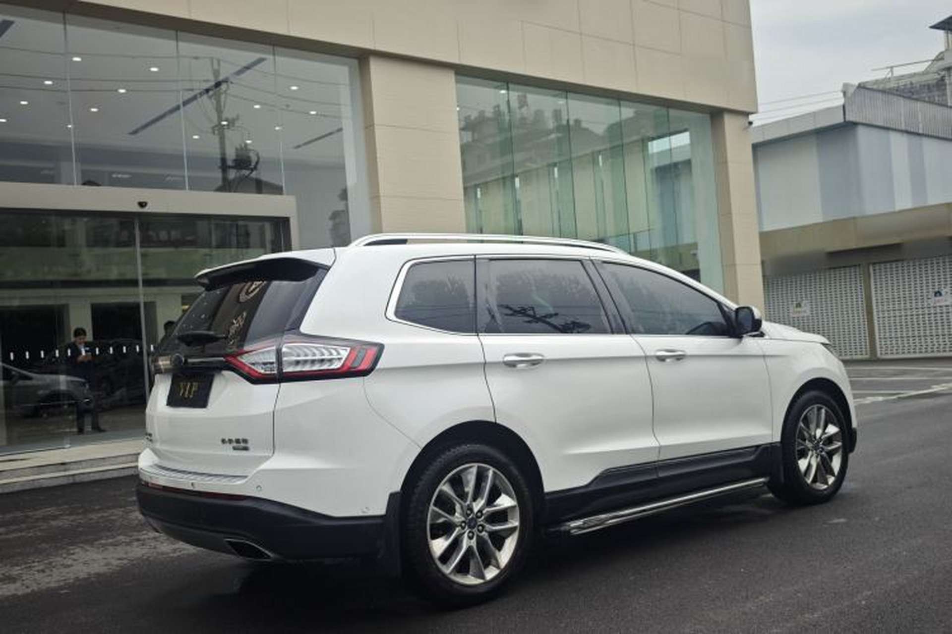 Used Ford Edge 2018 EcoBoost 245 Four-Wheel Drive Titanium 7-Seater Exterior 6