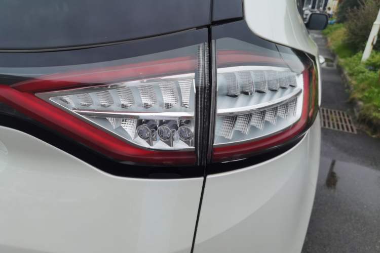 Used Ford Edge 2018 EcoBoost 245 Two-Wheel-Drive Titanium 7-Seater China V Standard Exterior 6