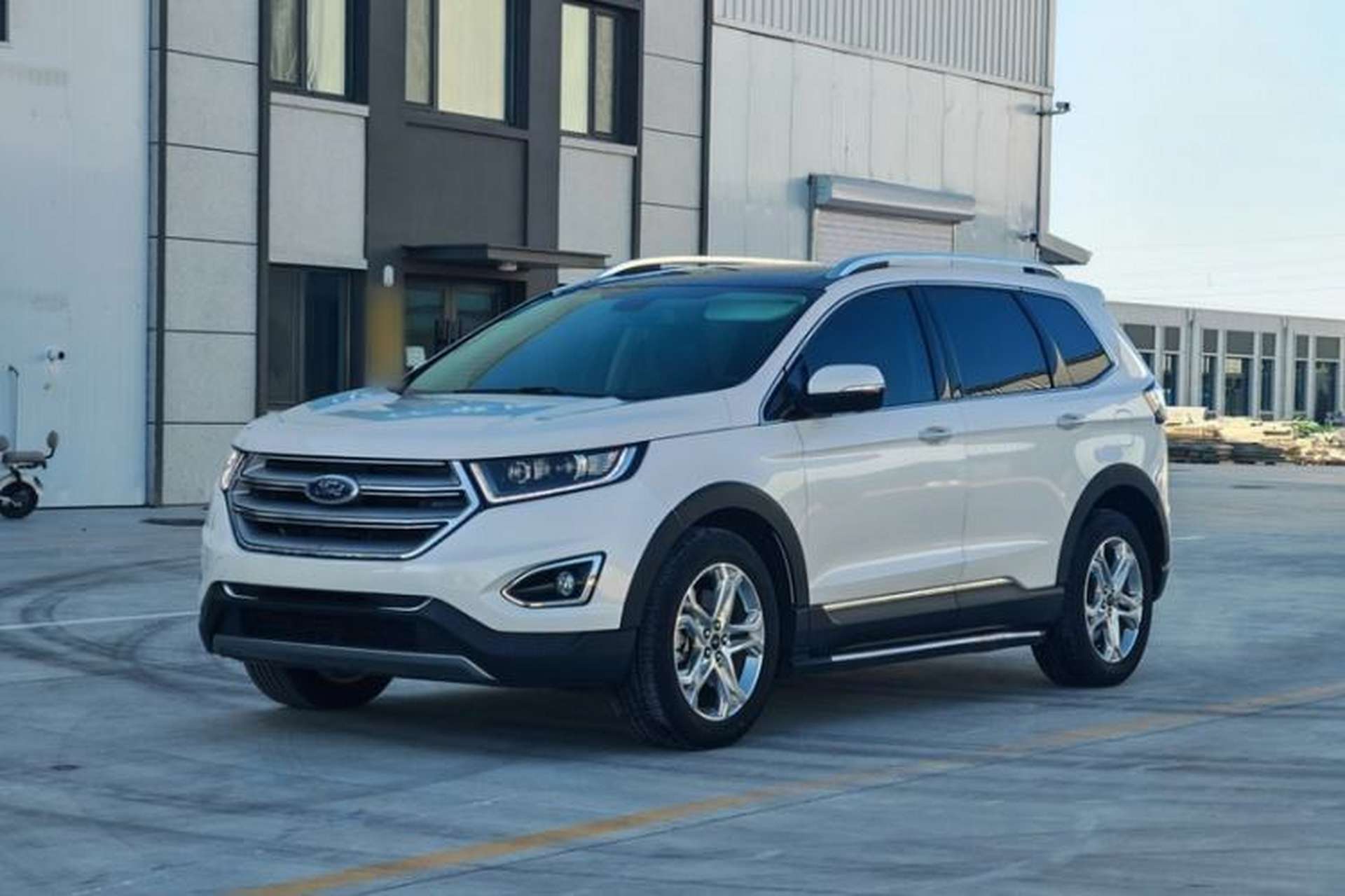 Used Ford Edge 2018 EcoBoost 245 Four-Wheel Drive Titanium 7-Seater Front Left 45 Deg