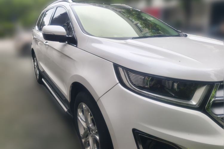 Used Ford Edge 2018 EcoBoost 245 Four-Wheel Drive Titanium 7-Seater Front Right 45 Deg