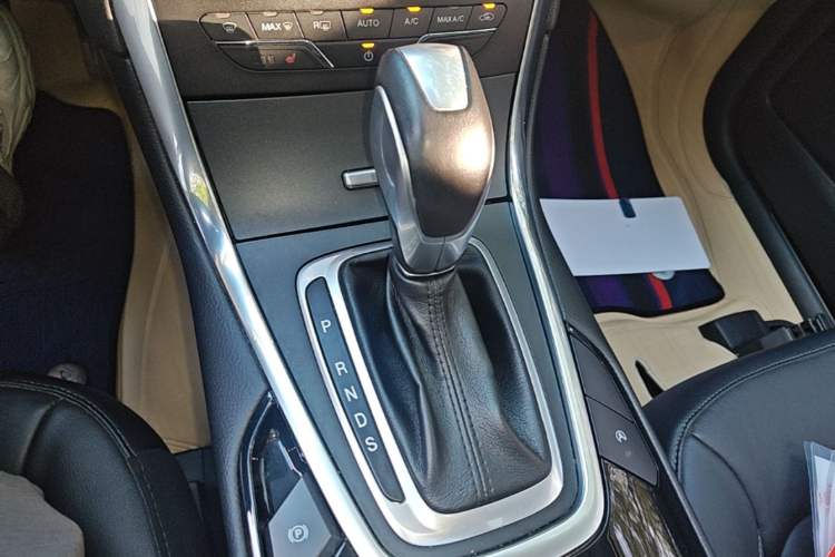 Used Ford Edge 2018 EcoBoost 245 Two-Wheel-Drive Titanium 7-Seater China V Standard Gear Lever