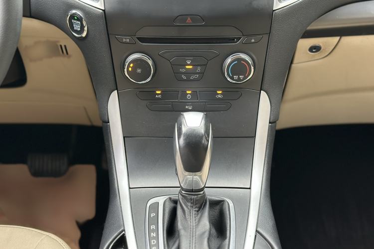 Used Ford Edge 2018 EcoBoost 245 Two-Wheel-Drive Titanium 5-Seater China V Standard Gear Lever
