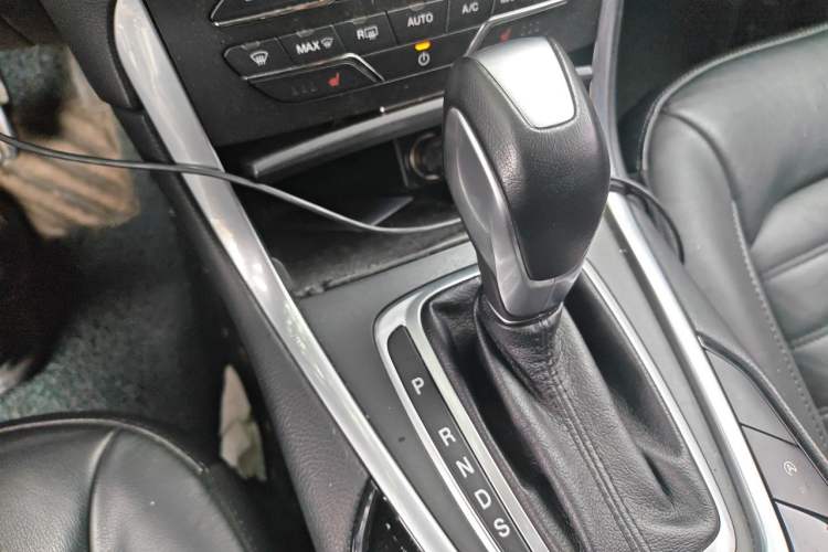 Used Ford Edge 2018 EcoBoost 245 Two-Wheel-Drive Titanium 7-Seater China V Standard Gear Lever