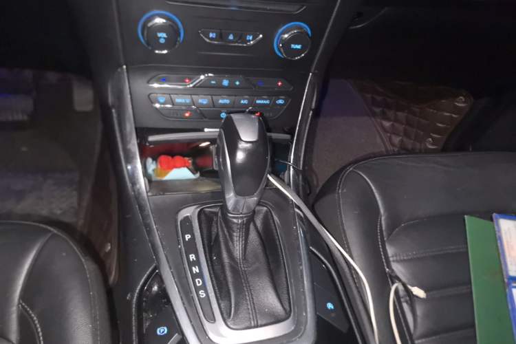 Used Ford Edge 2018 EcoBoost 245 Two-Wheel-Drive Titanium 7-Seater China V Standard Gear Lever