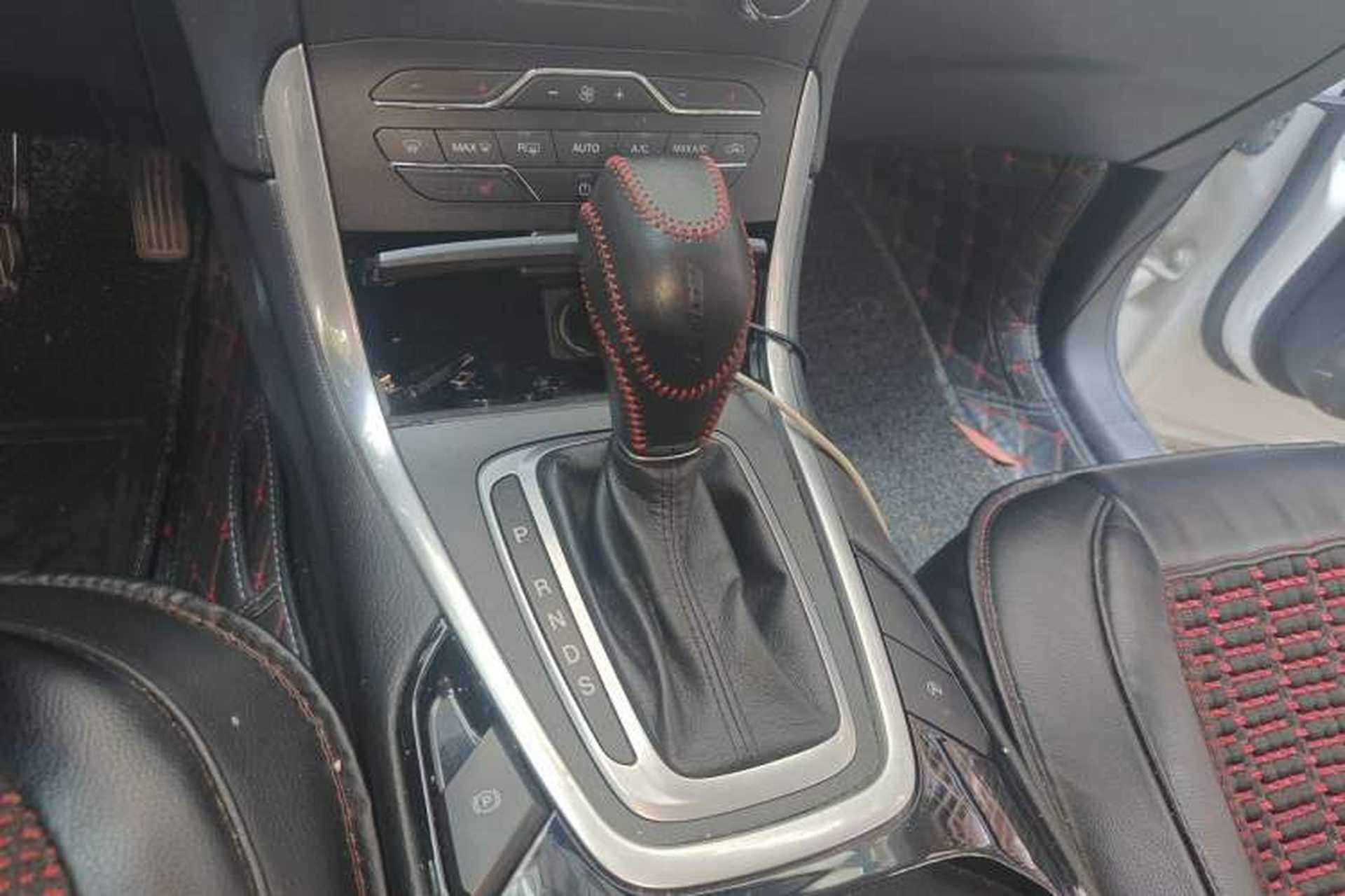 Used Ford Edge 2018 EcoBoost 245 Two-Wheel-Drive Titanium 7-Seater China V Standard Gear Lever