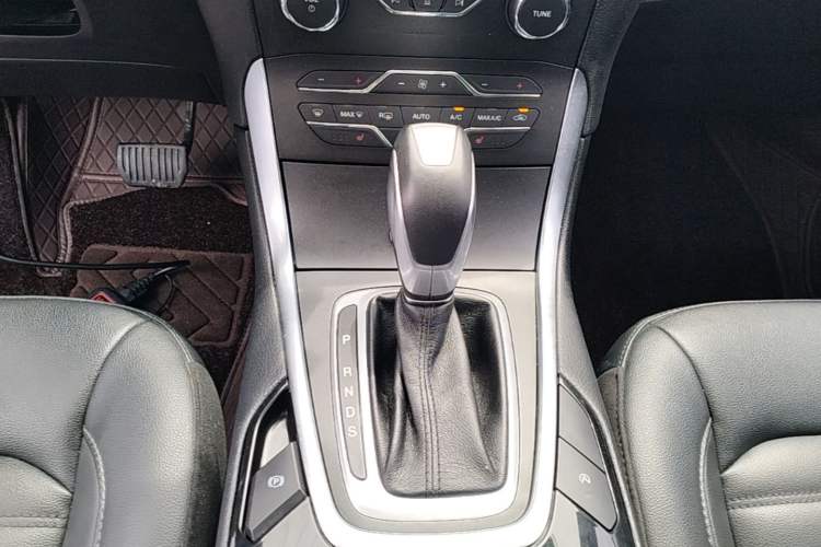 Used Ford Edge 2018 EcoBoost 245 Two-Wheel-Drive Titanium 7-Seater China VI Standard Gear Lever
