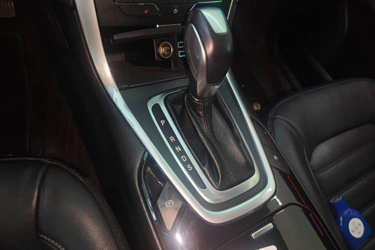 Used Ford Edge 2018 EcoBoost 245 Two-Wheel-Drive Titanium 7-Seater China V Standard Gear Lever