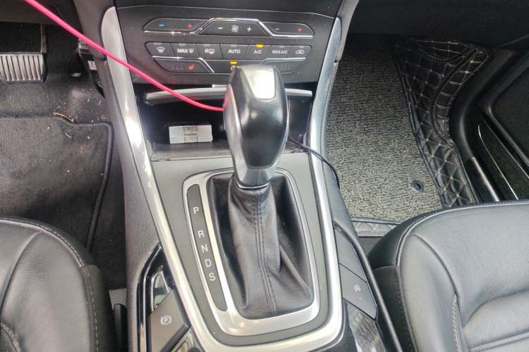 Used Ford Edge 2018 EcoBoost 245 Two-Wheel-Drive Titanium 7-Seater China VI Standard Gear Lever