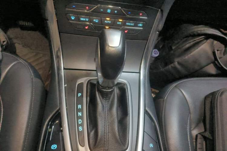 Used Ford Edge 2018 EcoBoost 245 Two-Wheel-Drive Titanium 7-Seater China V Standard Gear Lever