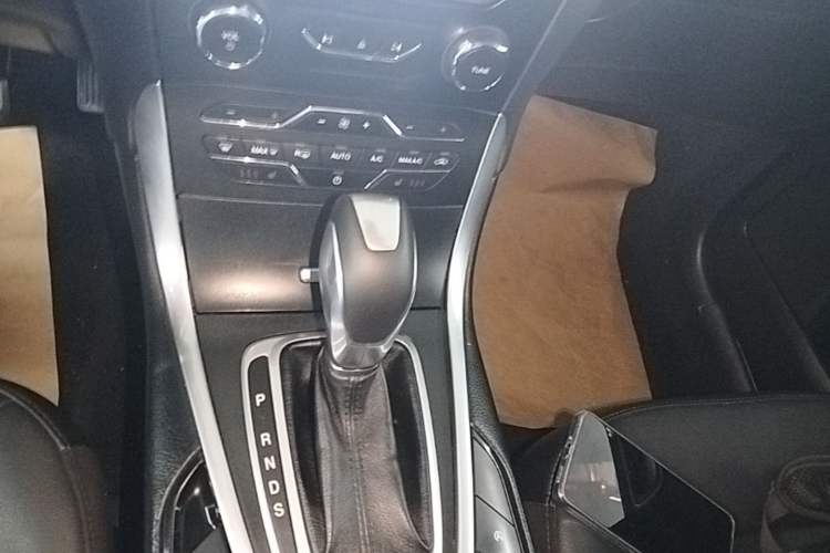 Used Ford Edge 2018 EcoBoost 245 Two-Wheel-Drive Titanium 7-Seater China V Standard Gear Lever