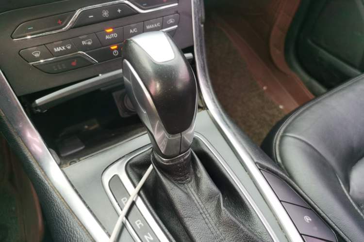 Used Ford Edge 2018 EcoBoost 245 Two-Wheel-Drive Titanium 7-Seater China V Standard Gear Lever
