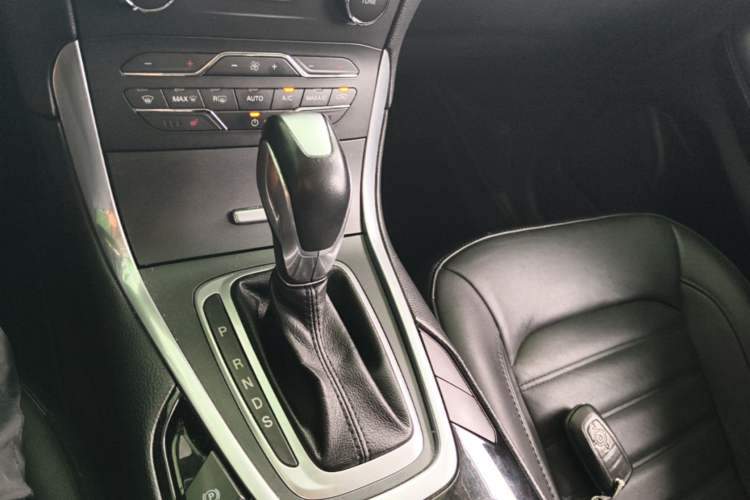Used Ford Edge 2018 EcoBoost 245 Two-Wheel-Drive Titanium 7-Seater China V Standard Gear Lever