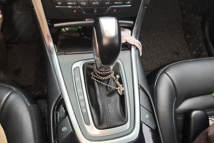Used Ford Edge 2018 EcoBoost 245 Two-Wheel-Drive Titanium 7-Seater China V Standard Gear Lever