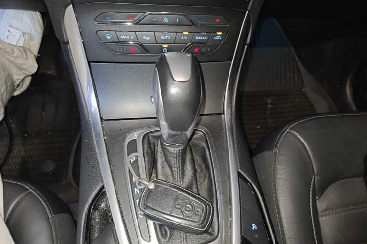 Used Ford Edge 2018 EcoBoost 245 Two-Wheel-Drive Titanium 7-Seater China V Standard Gear Lever