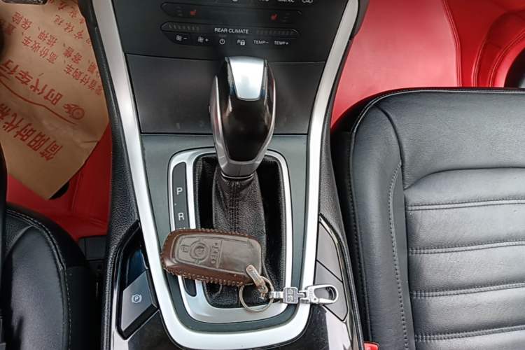 Used Ford Edge 2018 EcoBoost 245 Two-Wheel-Drive Platinum Edition 7-Seater China V Emission Standard Gear Lever