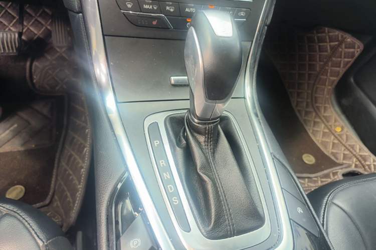 Used Ford Edge 2018 EcoBoost 245 Two-Wheel-Drive Titanium 7-Seater China V Standard Gear Lever