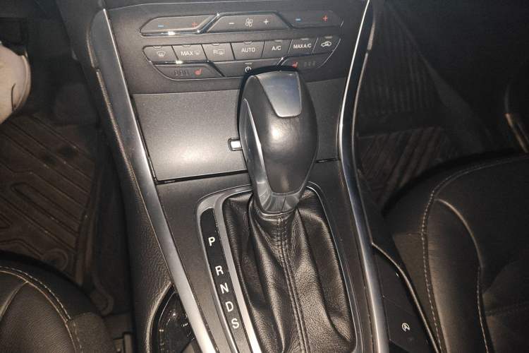 Used Ford Edge 2018 EcoBoost 245 Two-Wheel-Drive Titanium 7-Seater China V Standard Gear Lever