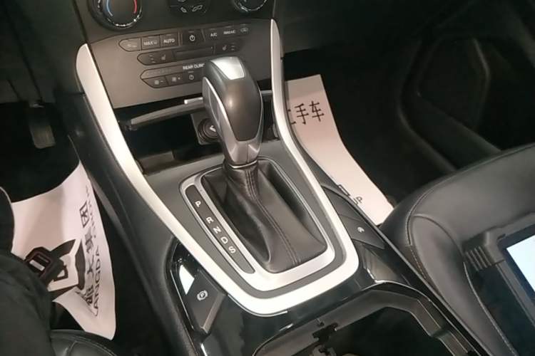 Used Ford Edge 2018 EcoBoost 245 Two-Wheel-Drive Platinum Edition 7-Seater China V Emission Standard Gear Lever