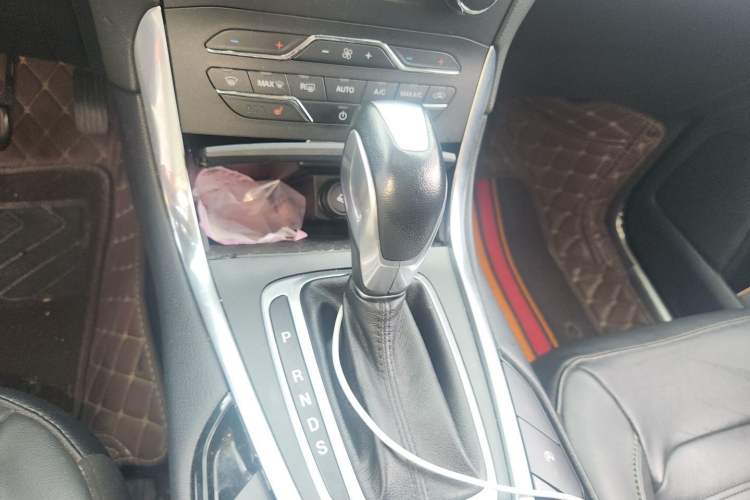 Used Ford Edge 2018 EcoBoost 245 Two-Wheel-Drive Titanium 7-Seater China V Standard Gear Lever