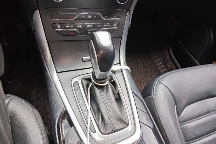 Used Ford Edge 2018 EcoBoost 245 Two-Wheel-Drive Titanium 7-Seater China V Standard Gear Lever
