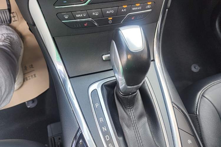 Used Ford Edge 2018 EcoBoost 245 Two-Wheel-Drive Titanium 7-Seater China V Standard Gear Lever