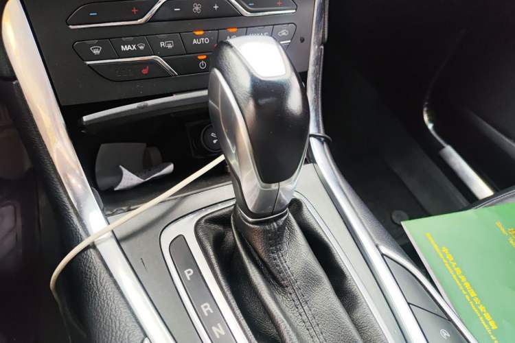 Used Ford Edge 2018 EcoBoost 245 Two-Wheel-Drive Titanium 7-Seater China V Standard Gear Lever