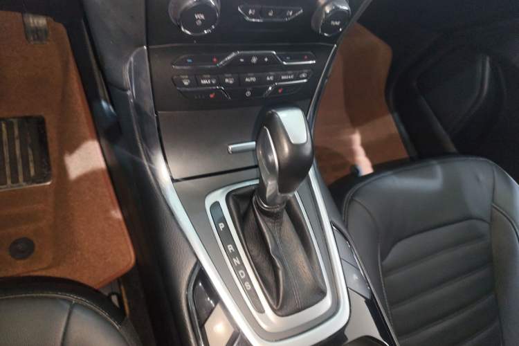 Used Ford Edge 2018 EcoBoost 245 Two-Wheel-Drive Titanium 7-Seater China V Standard Gear Lever