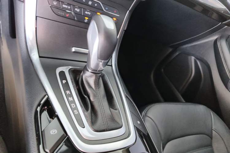 Used Ford Edge 2018 EcoBoost 245 Two-Wheel-Drive Titanium 7-Seater China V Standard Gear Lever