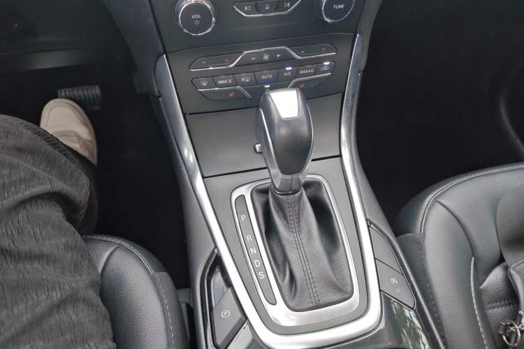 Used Ford Edge 2018 EcoBoost 245 Two-Wheel-Drive Titanium 7-Seater China VI Standard Gear Lever
