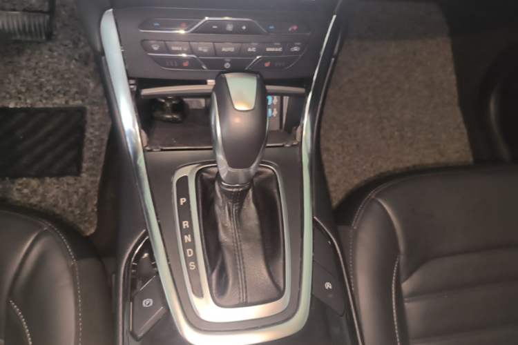Used Ford Edge 2018 EcoBoost 245 Two-Wheel-Drive Titanium 7-Seater China V Standard Gear Lever