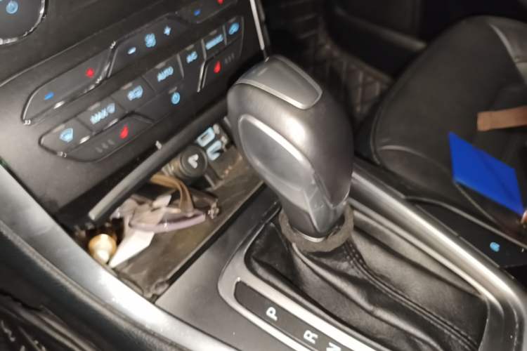 Used Ford Edge 2018 EcoBoost 245 Two-Wheel-Drive Titanium 7-Seater China V Standard Gear Lever